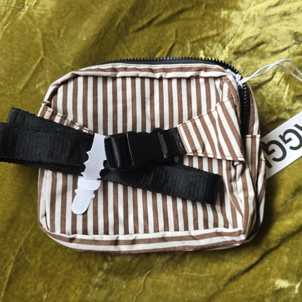 **SOLD** Baggu Fanny Pack - Picture 2 of 3